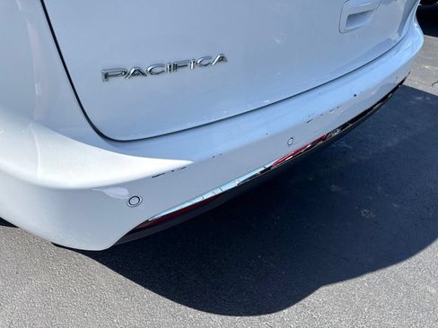 Certified 2023 Chrysler Pacifica Touring-L FWD image 12