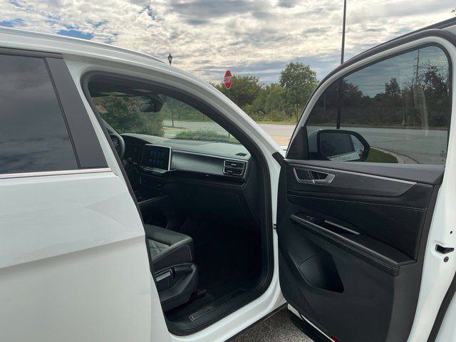 Used 2024 Volkswagen Atlas Cross Sport SE FWD image 16