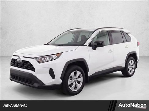 Used 2020 Toyota RAV4 LE image 1