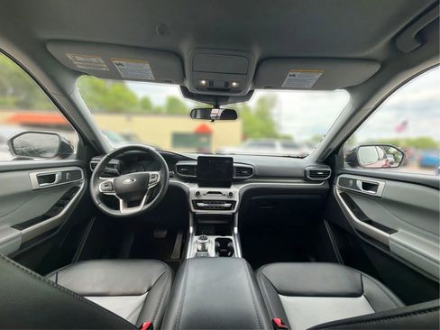 Used 2024 Ford Explorer XLT w/ Equipment Group 202A AWD/4WD image 30