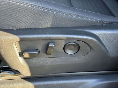 Used 2025 Chevrolet Silverado 1500 LT image 13