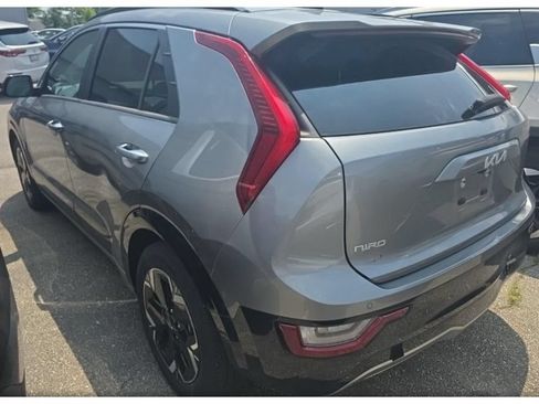 Used 2023 Kia Niro Wave w/ Wave Preserve Package FWD image 4