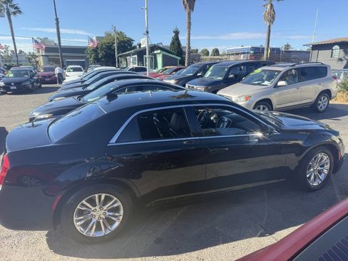 Used 2016 Chrysler 300 Limited RWD image 6