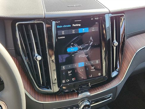 Certified 2024 Volvo XC60 T8 Ultimate w/ Protection Package Premier image 26