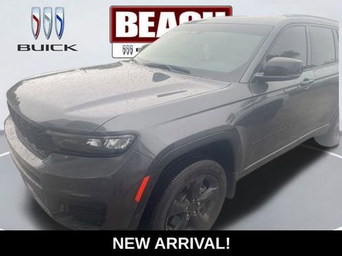 Used 2025 Jeep Grand Cherokee L Altitude RWD image 1