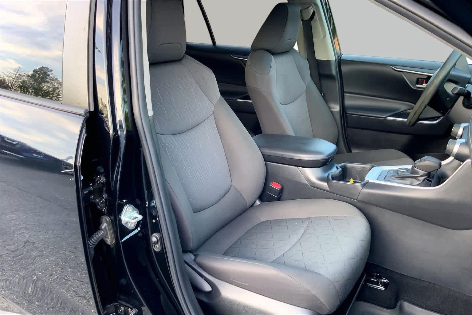 Used 2023 Toyota RAV4 AWD Hybrid image 8
