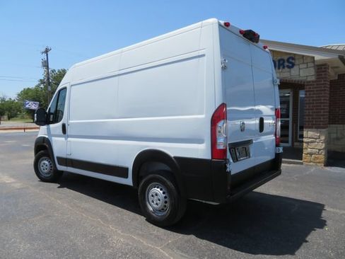Used 2024 RAM ProMaster 2500 w/ Convenience Group FWD image 8