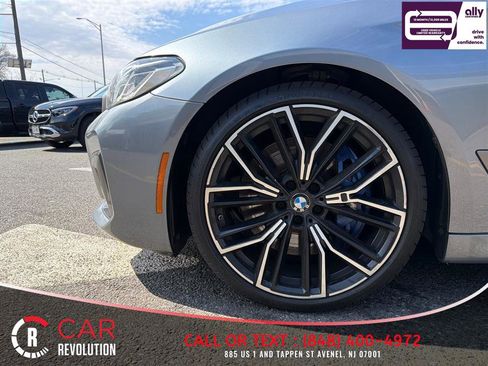 Used 2022 BMW M550i xDrive image 11