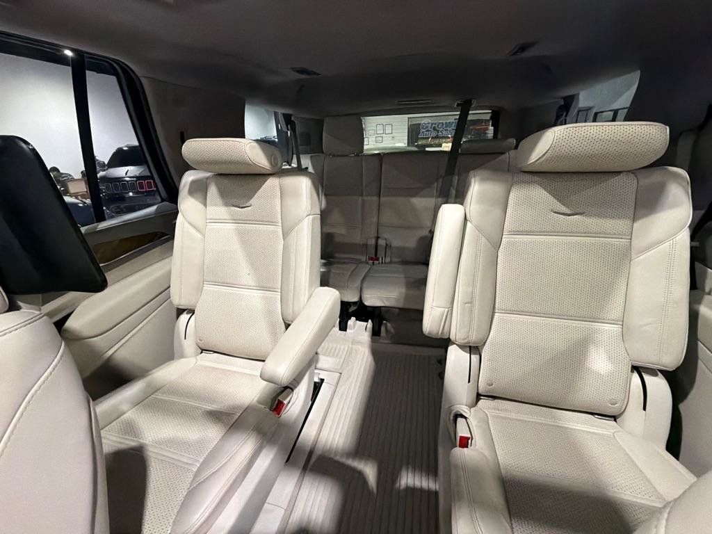 Used 2021 Cadillac Escalade Premium Luxury Platinum AWD/4WD image 17