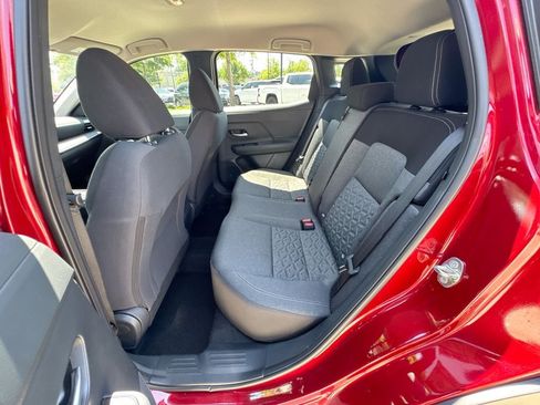 Used 2025 Nissan Kicks SV AWD/4WD image 31