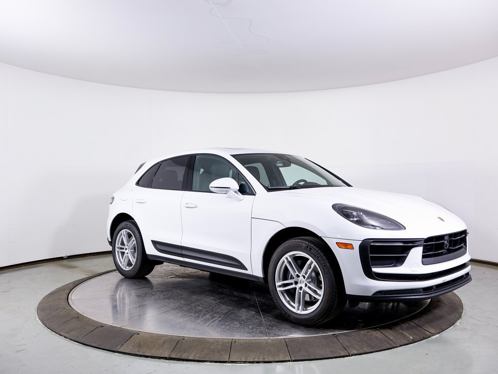 Certified 2025 Porsche Macan AWD/4WD image 27