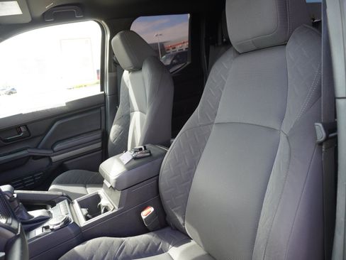 Used 2025 Toyota Tacoma SR5 AWD/4WD image 22
