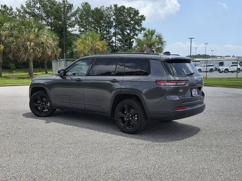 Used 2023 Jeep Grand Cherokee L Laredo AWD/4WD image 4
