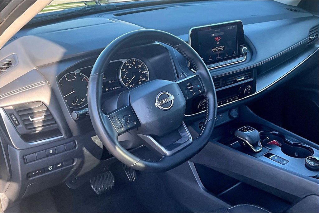 Used 2025 Nissan Rogue SV AWD/4WD image 14