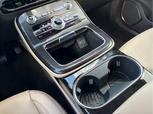 Used 2022 Lincoln Nautilus FWD image 35