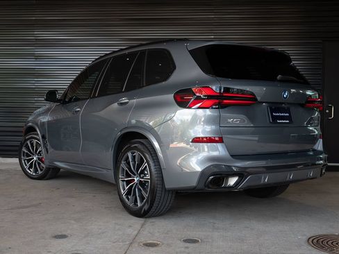 Used 2026 BMW X5 xDrive50e w/ M Sport Package AWD/4WD image 3