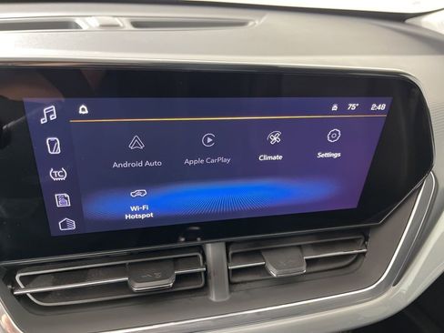 Used 2025 Chevrolet Trax LT w/ LT Convenience Package image 29