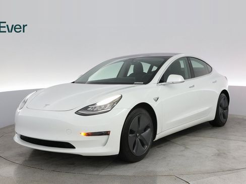 Used 2020 Tesla Model 3 Standard Range image 2
