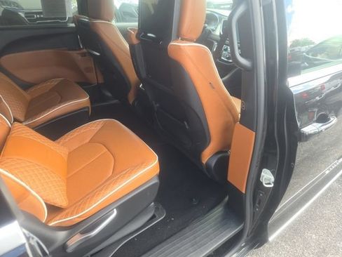 Used 2025 Chrysler Pacifica Pinnacle FWD image 27