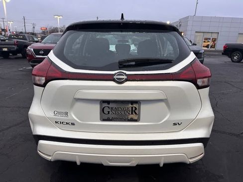 Used 2023 Nissan Kicks SV image 4