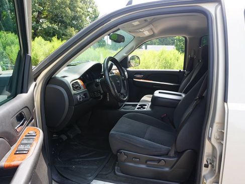 Used 2008 GMC Yukon SLE w/ Convenience Package RWD image 2