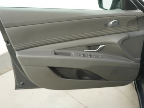 Used 2025 Hyundai Elantra SEL FWD image 19