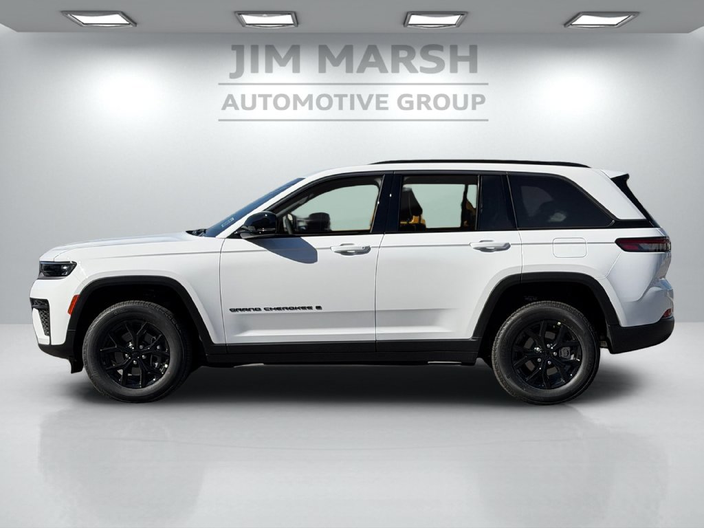 New 2026 Jeep Grand Cherokee Altitude RWD image 3