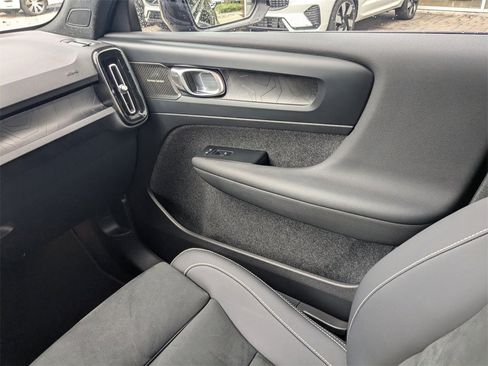 Used 2023 Volvo XC40 Recharge Ultimate image 23