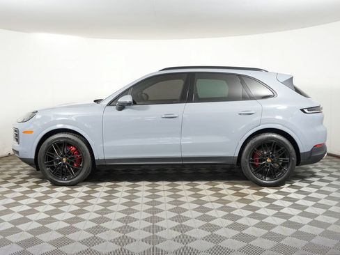 Certified 2024 Porsche Cayenne AWD/4WD image 2