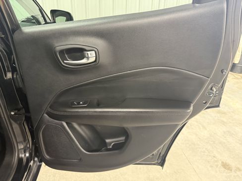 Used 2019 Jeep Compass Altitude image 9