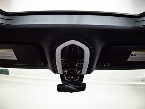 New 2026 Porsche Macan GTS image 19