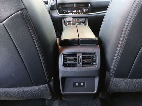 Used 2024 Nissan Rogue SL FWD image 22