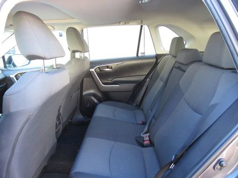 Used 2019 Toyota RAV4 XLE w/ Carpet Mat Package AWD/4WD image 14
