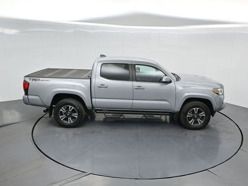 Used 2018 Toyota Tacoma TRD Sport w/ Technology Package image 30