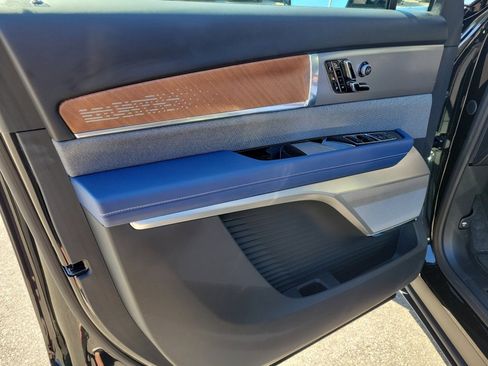 Certified 2026 Cadillac Vistiq Premium Luxury image 32