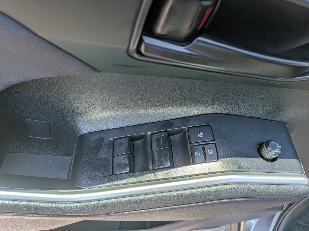 Used 2023 Toyota Highlander LE FWD image 10