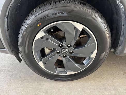 Used 2025 Nissan Rogue SV FWD image 31