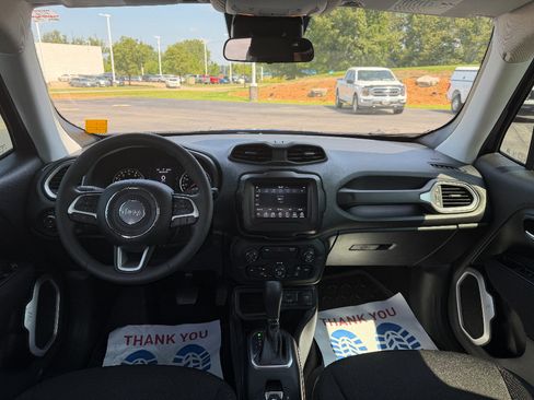 Used 2019 Jeep Renegade Latitude FWD image 16