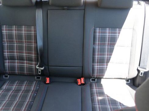 Used 2011 Volkswagen Golf 4-Door image 45