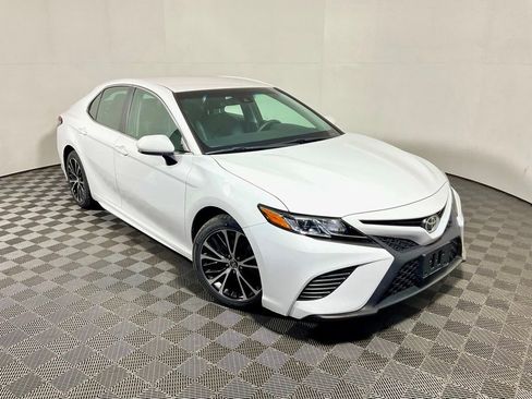 Used 2018 Toyota Camry SE FWD image 4