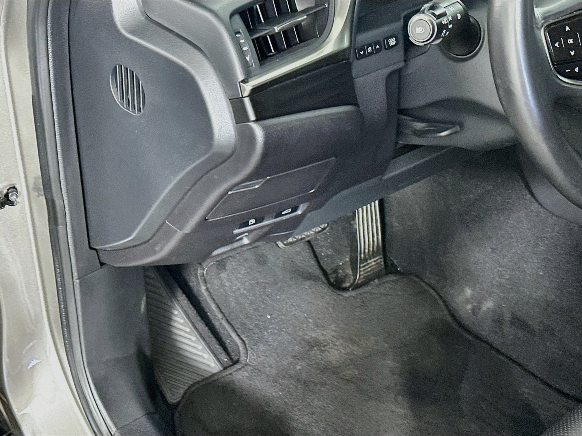 Used 2020 Lexus ES 300h w/ Accessory Package FWD image 16