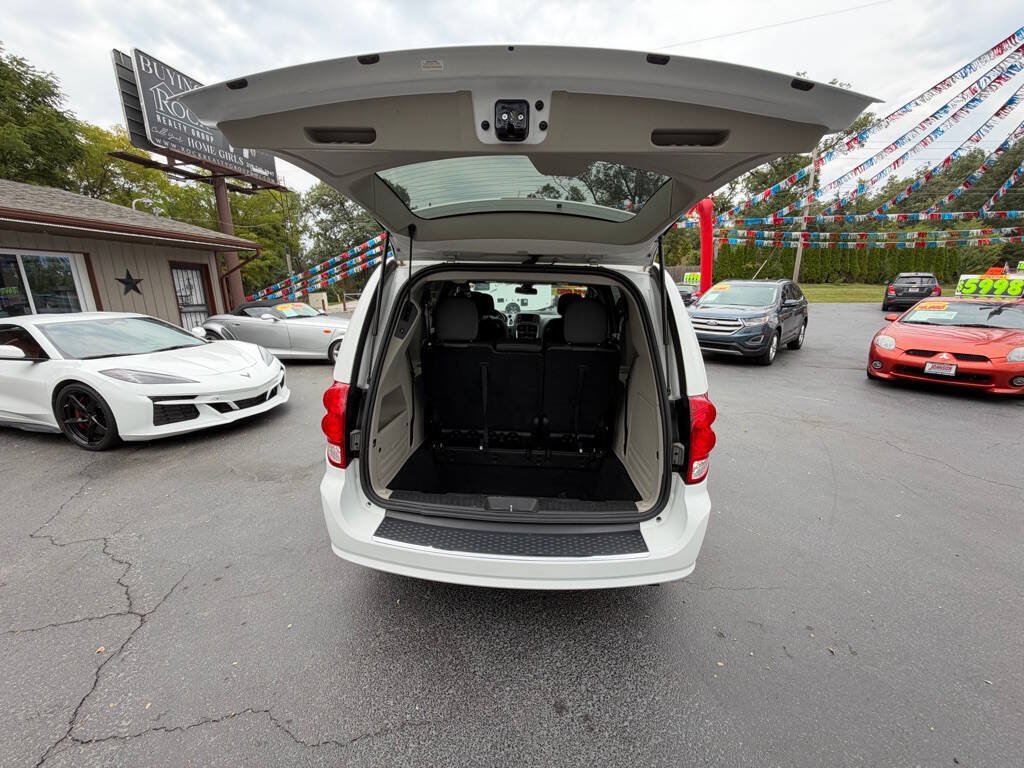 Used 2020 Dodge Grand Caravan SXT w/ Driver Convenience Group FWD image 4