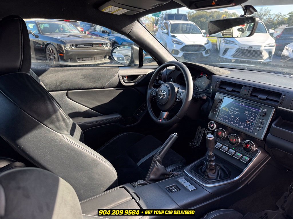 Used 2022 Toyota GR86 Premium w/ ALL Weather Mat Package (TMS) RWD image 32