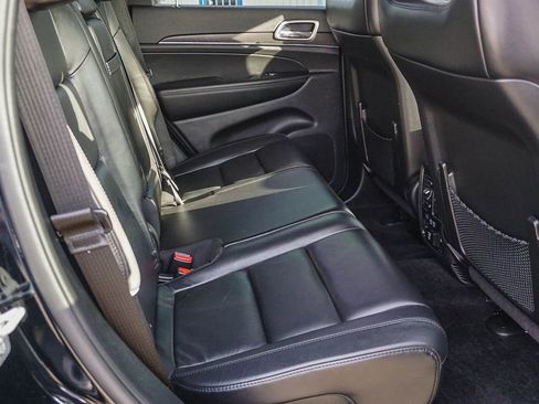 Used 2018 Jeep Grand Cherokee Limited image 13