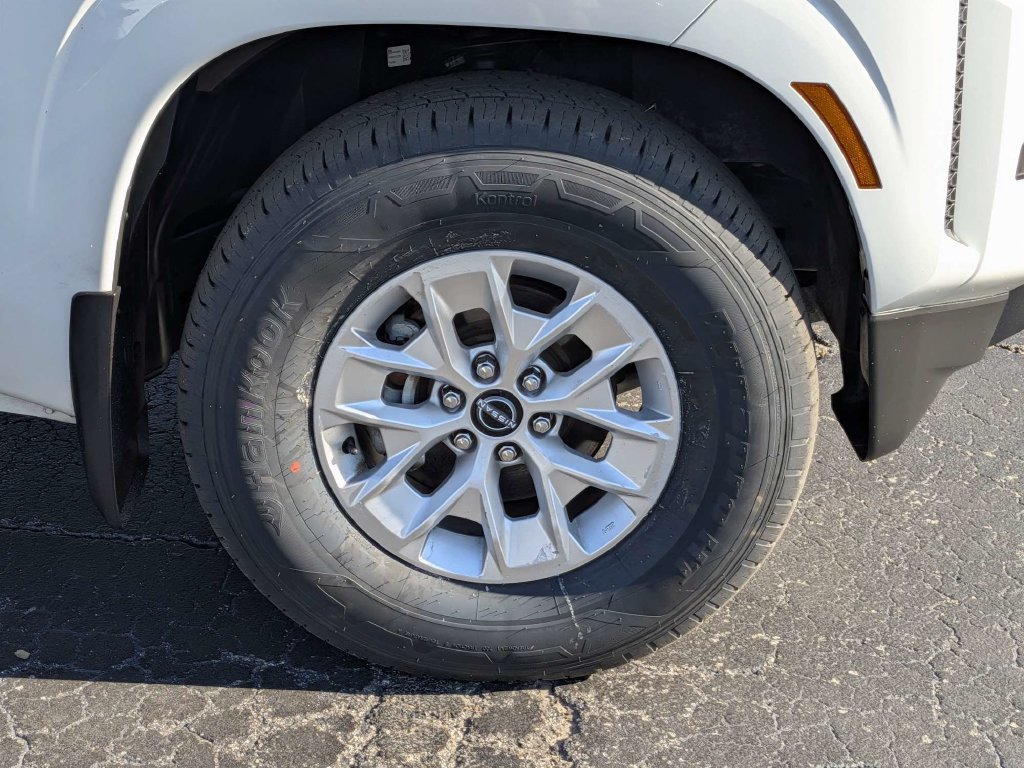 Used 2024 Nissan Frontier SV RWD image 12