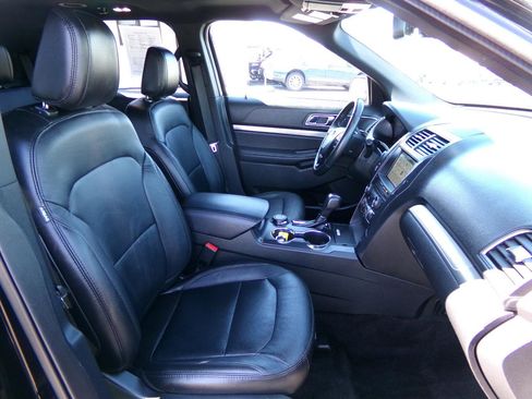 Used 2018 Ford Explorer XLT w/ Equipment Group 202A AWD/4WD image 43