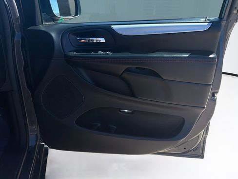 Used 2020 Dodge Grand Caravan GT FWD image 34