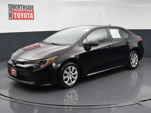 Used 2025 Toyota Corolla LE FWD image 8