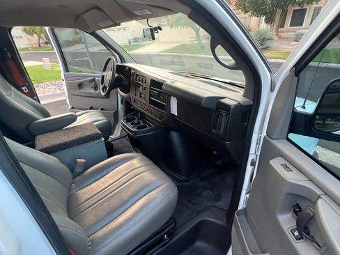 Used 2014 Chevrolet Express 2500 w/ Cold Climate Package image 17