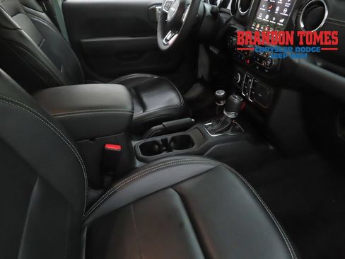 Used 2023 Jeep Wrangler Unlimited Sahara w/ Cold Weather Group AWD/4WD image 24